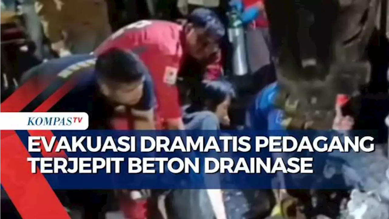 Detik-Detik Pedagang Terjepit Beton Drainase Dapat Dievakuasi