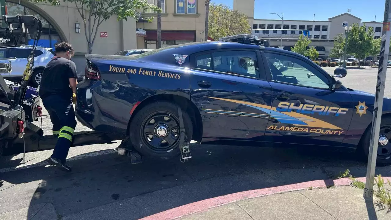 Deputy injured in Oakland car ramming, sheriff's office says suspect in custody