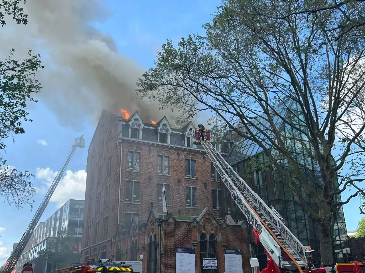 Un incendie en cours à l'Université Catholique de Lille