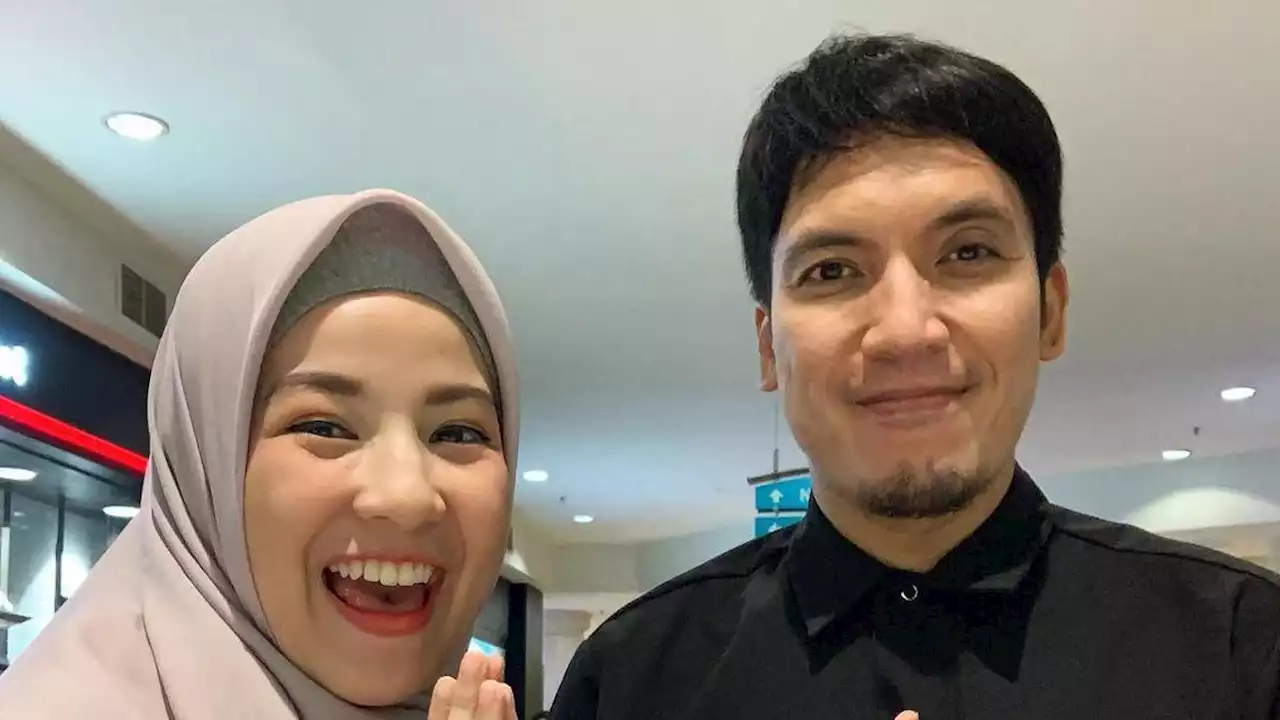 Desta Pakai Baju Hitam dan Menyebut Lebaran Ini Terasa Berbeda, Kode Bakal Cerai dengan Natasha Rizki?