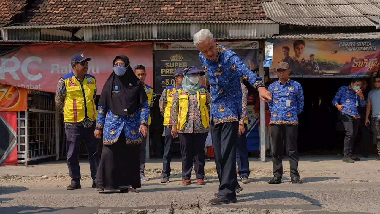 Ganjar Sidak Jalan Rusak, Minta Jalur Alternatif Demak-Semarang Diperbaiki