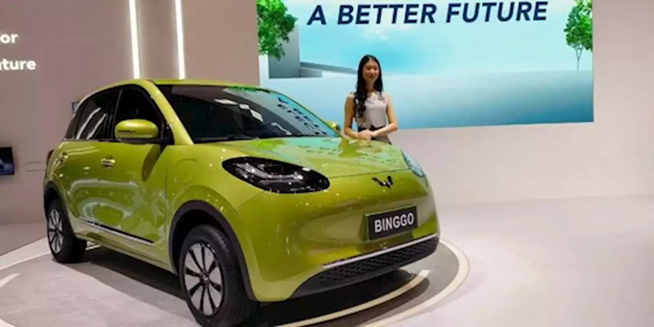 Wuling Kenalkan Mobil Listrik Binggo di PEVS 2023, Lebih Murah dari Air ev? | merdeka.com