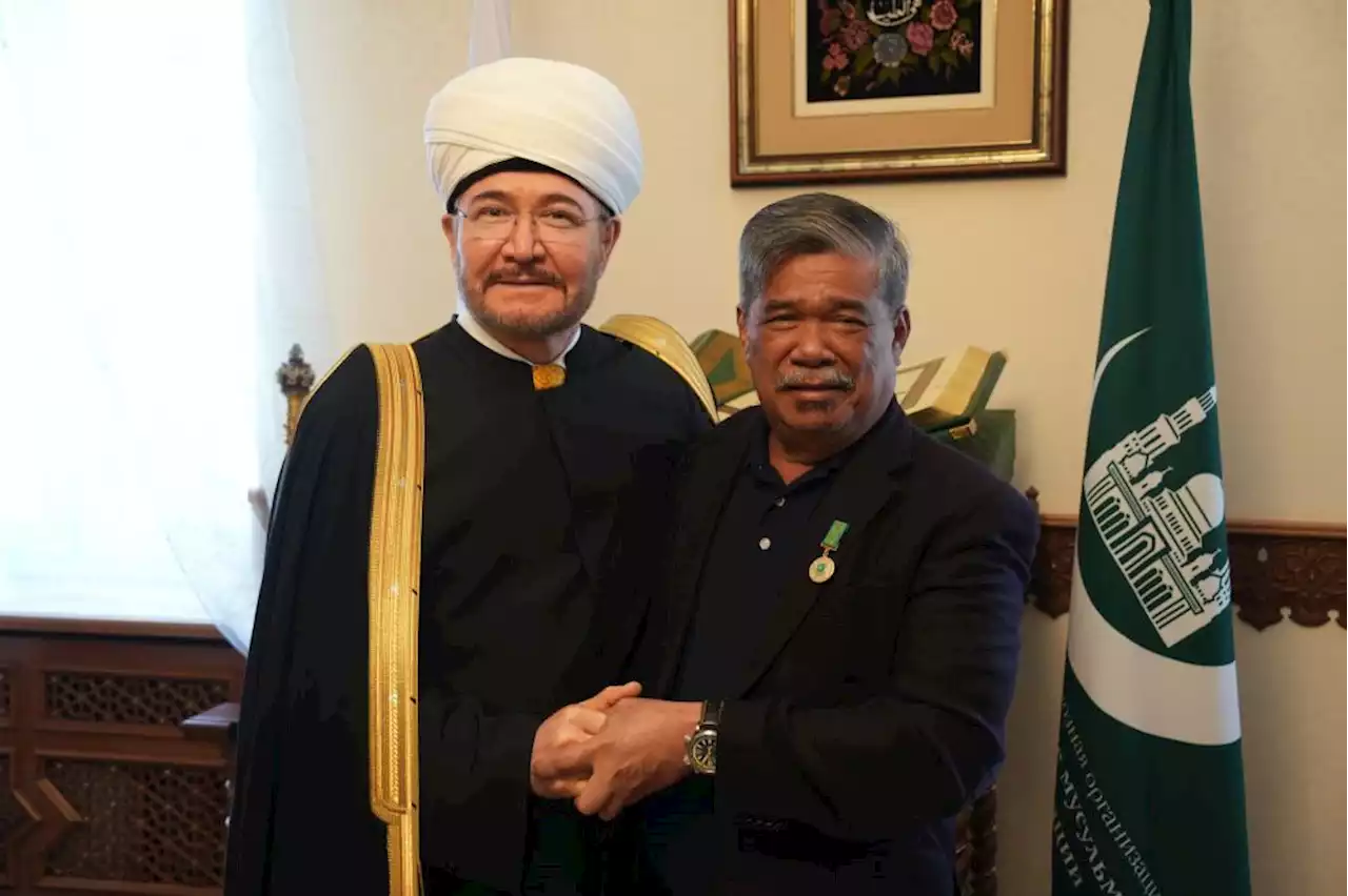 Russian Muslim board gives Mohamad Sabu medal | The Malaysian Insight