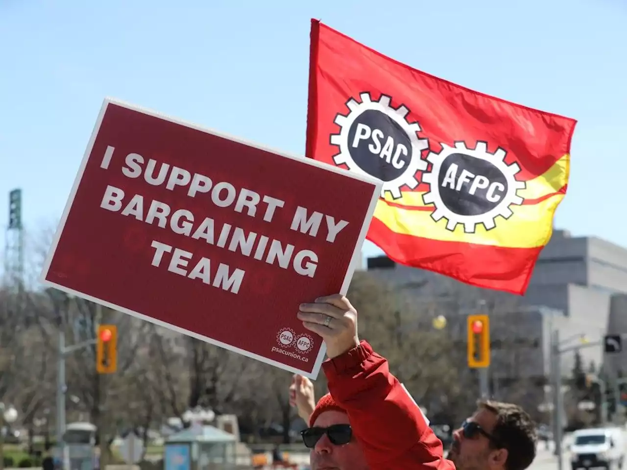 What is the punishment for public servants who crossed the PSAC picket line?