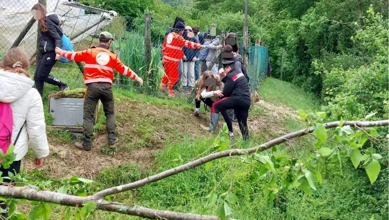 Maltempo in Mugello, bloccati dalle frane 47 alunni di una scuola media di Firenze