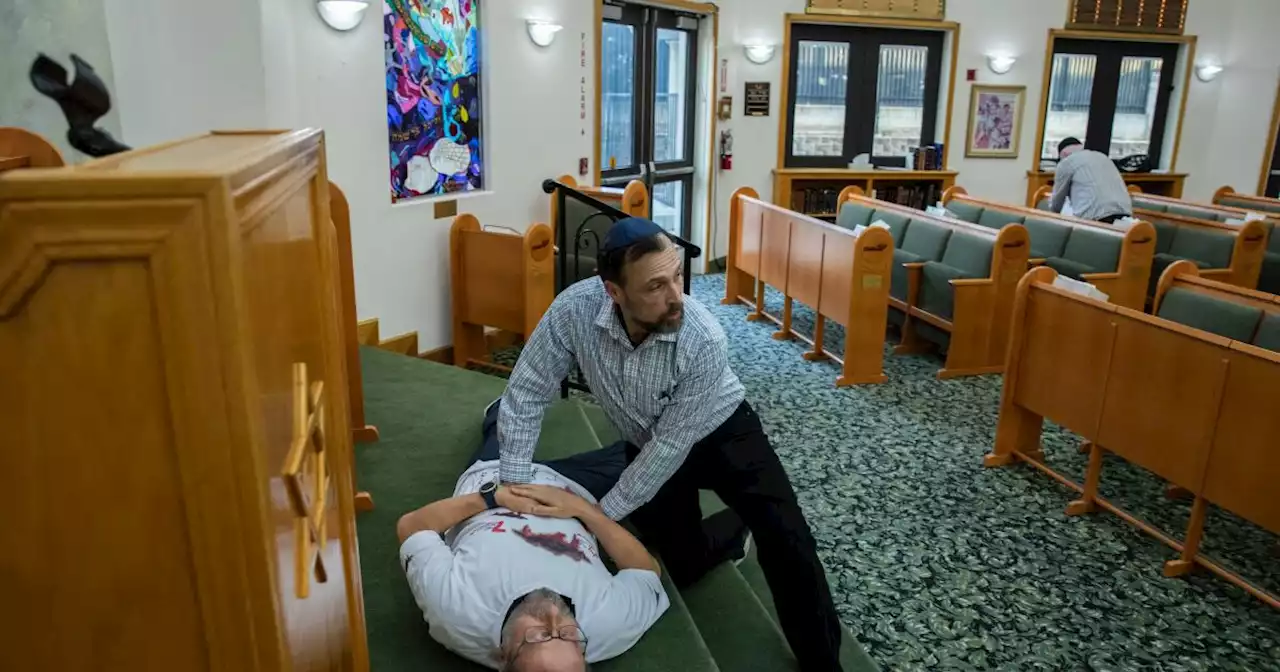 Israeli paramedics teach congregation first aid four years after Poway synagogue attack