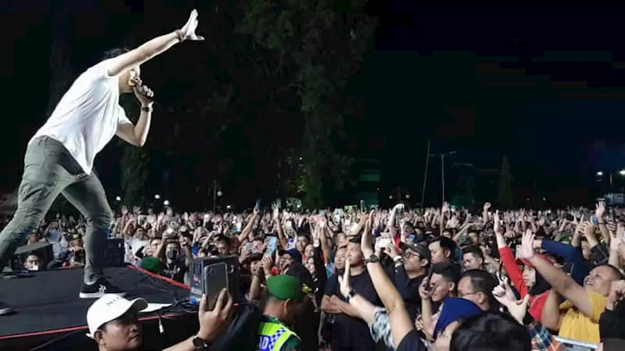 Membeludak, 10.000 Orang Jadi Saksi Penampilan Noah Band di Alun-alun Wonogiri