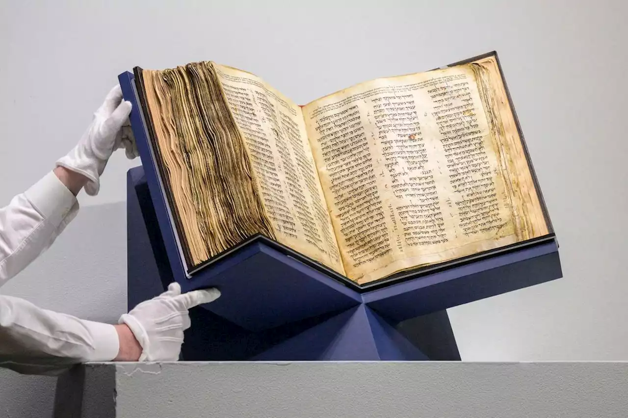 La plus vieille bible hébraïque du monde achetée aux enchères plus de 38 millions de dollars, un record