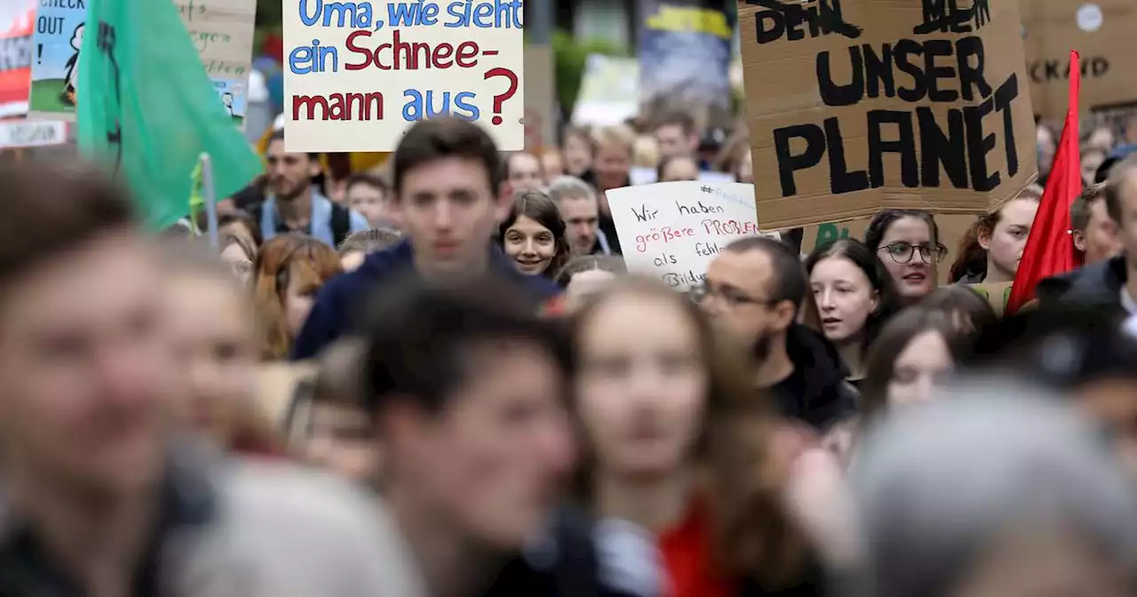 Streit um Absenkung des Wahlalters: Saar-Landtag stärkt die Jugend: Mehr Mitsprache auf allen Ebenen