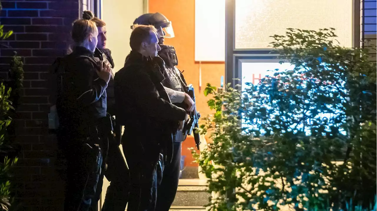 Vater festgenommen: Polizei findet Mutter und Töchter tot in ihrer Wohnung