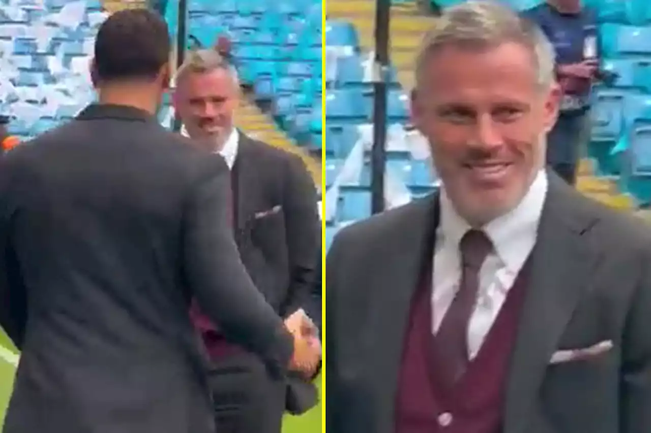 Rio Ferdinand leaves Jamie Carragher literally red-faced as he blanks Liverpool icon