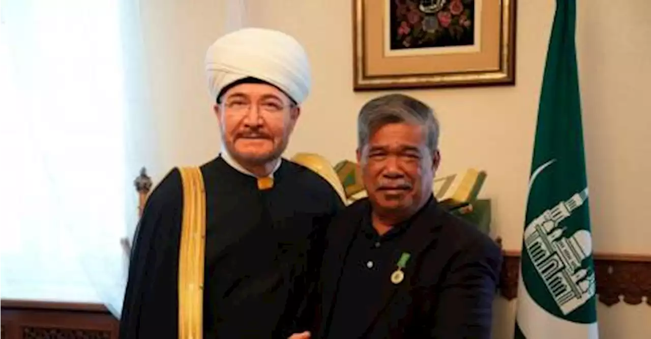 Mat Sabu receives Russia’s Medal of Spiritual Unity