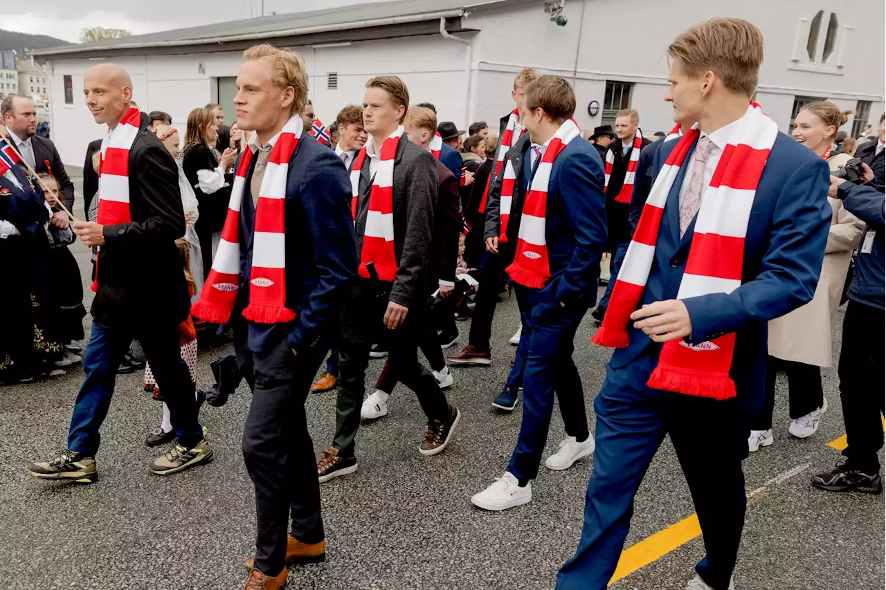 Brann-spillerne i 17. mai-toget etter kritikken: – Det har vi kontroll på