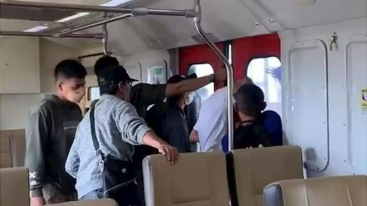 Viral Video Kepala Pria Nyangkut di Pintu Kereta Api Bandara Yogyakarta