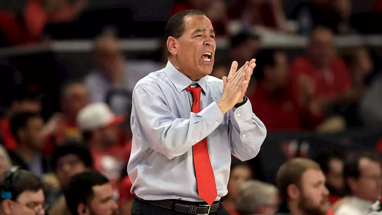 Houston Cougars head coach Kelvin Sampson interviews for Milwaukee Bucks job, ESPN reports