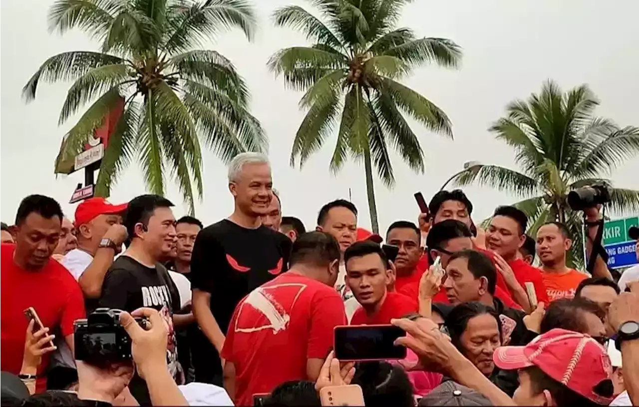 Ganjar Olahraga Pagi Bersama Warga di Kawasan Megamas Manado