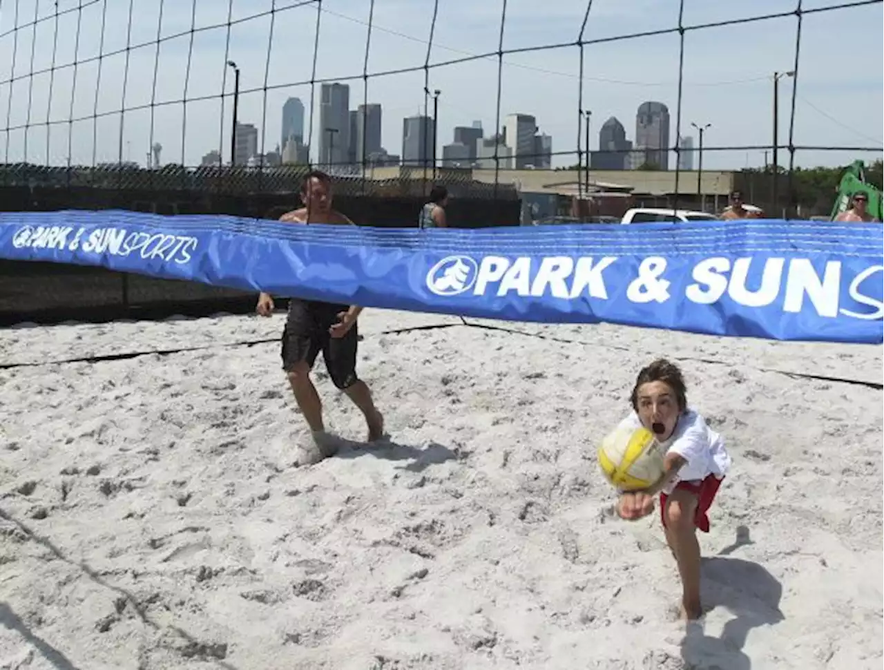 Dallas sand volleyball spot Sandbar to close and become surfing restaurant