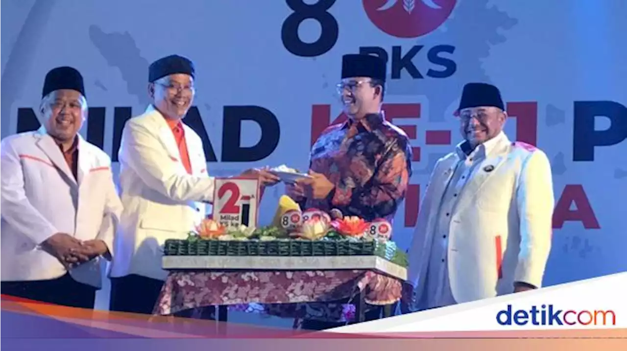 Dapat Tumpeng saat Milad PKS di Jogja, Anies Baswedan Berikan ke MC