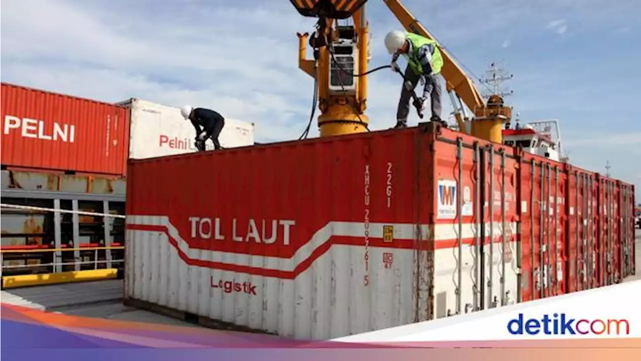 Kapal Tol Laut Angkut 1.000 Ton Beras dari Surabaya ke NTT