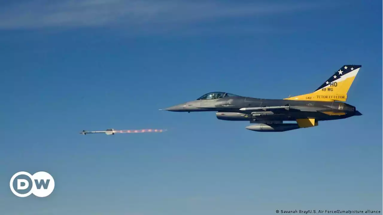 NYT: США запретили обучать пилотов из Украины на F-16 – DW – 18.05.2023