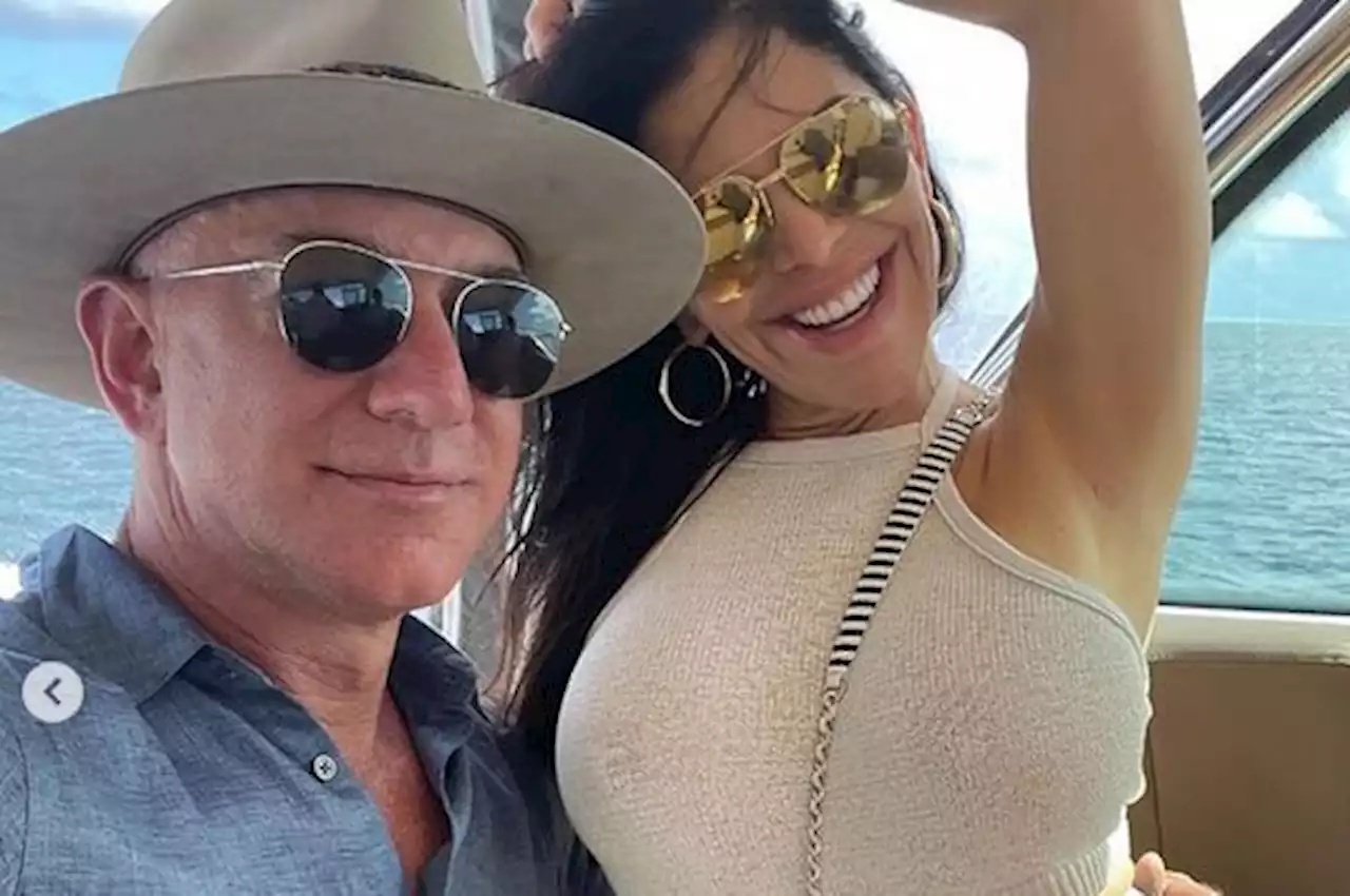 Jeff Bezos y Lauren Sanchez estrenan su lujoso yate en Baleares