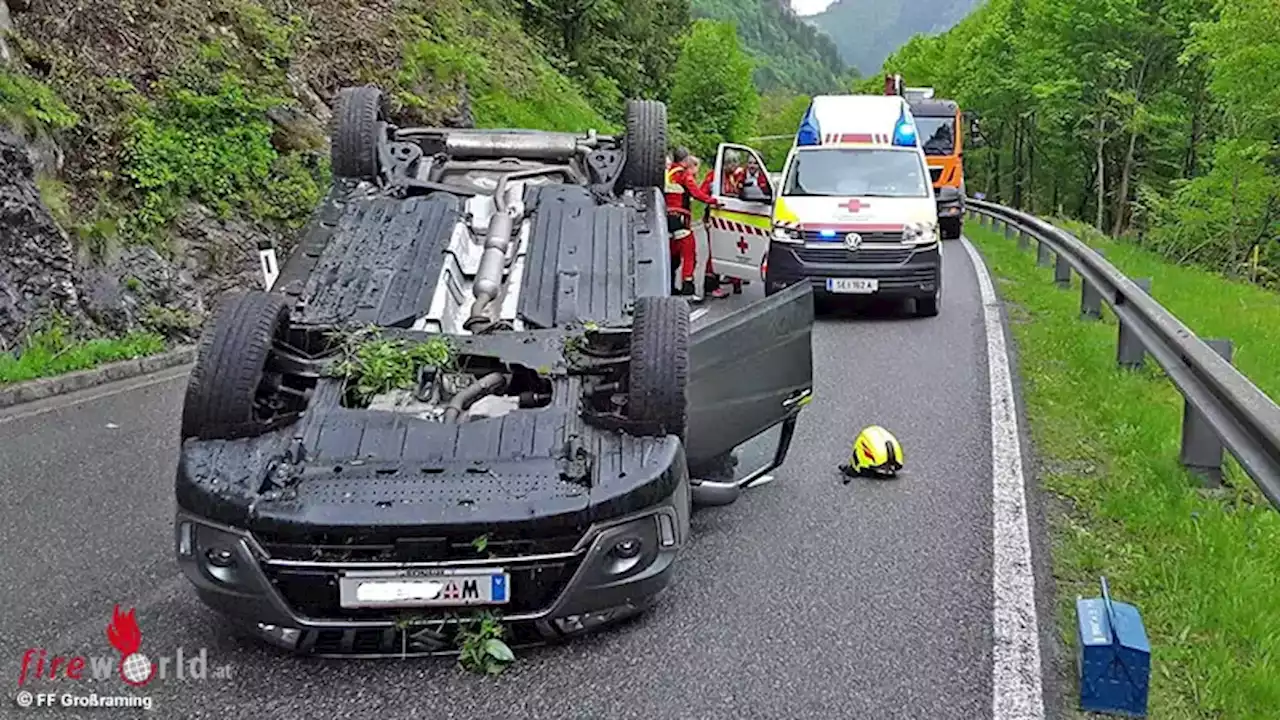 Oö: Trotz Überschlag bei Großraming unverletzt aus Auto geklettert