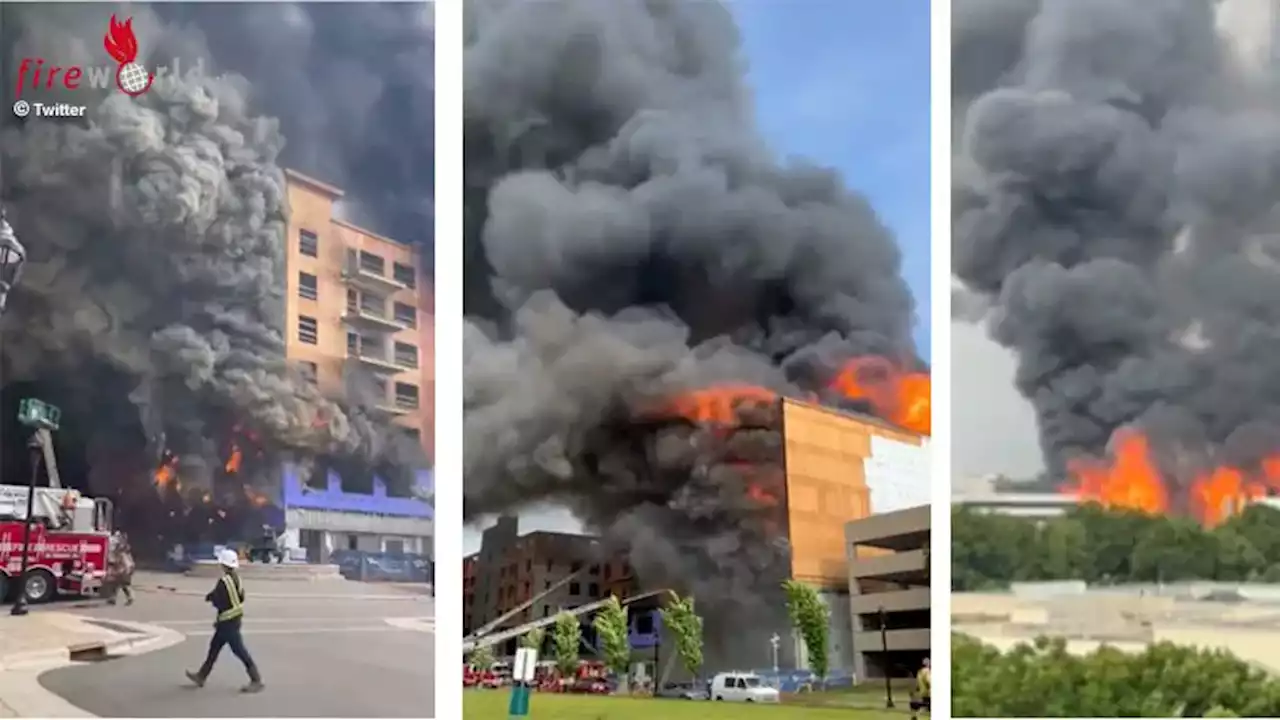 USA: 6. Alarm bei massivem Großfeuer auf Appartment-Baustelle in South Park in Charlotte