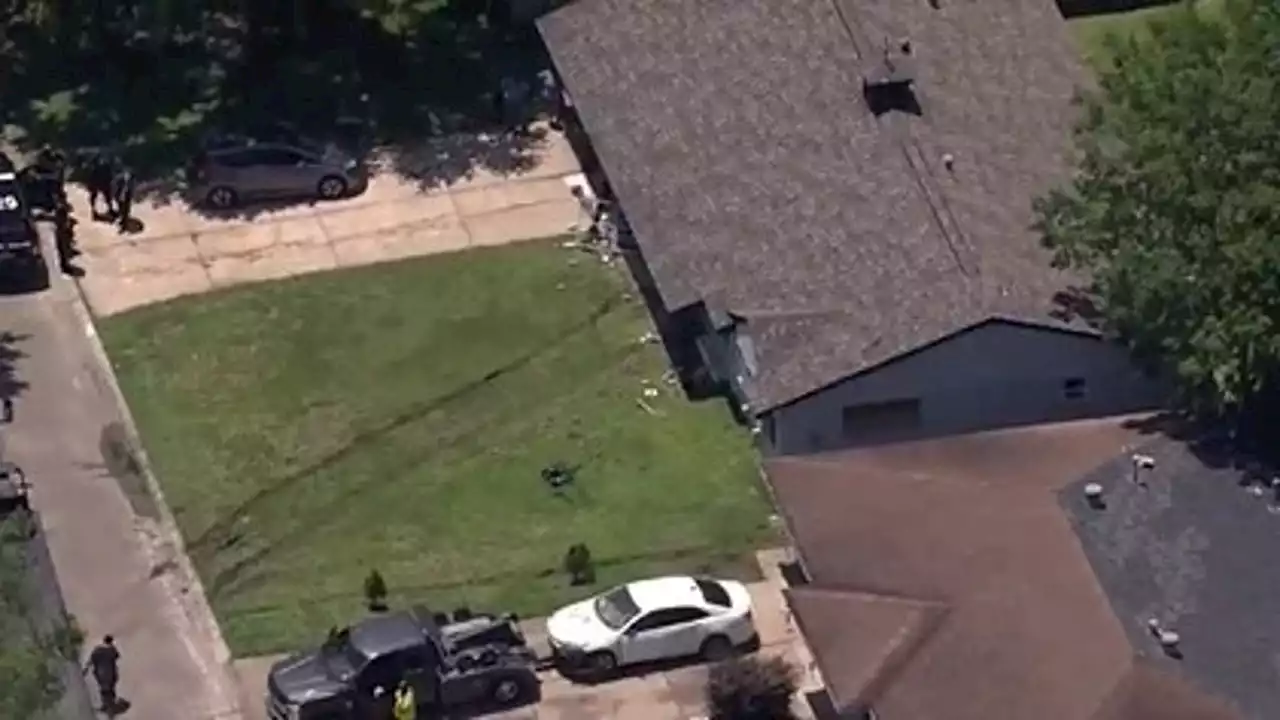 Houston crash: Police, suspect crash their cars into two homes on Holly Park Drive