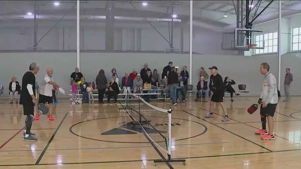 Pickleball enthusiast makes pit stop in Lake Zurich during world record attempt