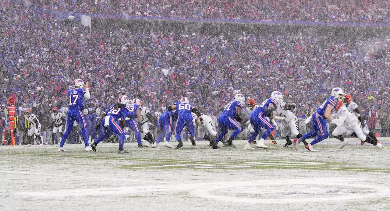 NY Gov. Kathy Hochul, husband took in Buffalo Bills playoff game from state’s suite