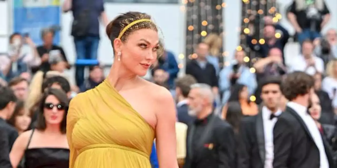 Karlie Kloss Looks So Ethereal in a Golden Draped One-Shoulder Gown