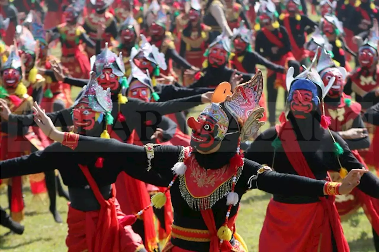 2.022 Pelajar Kabupaten Malang Bawakan Tari Bapang Massal