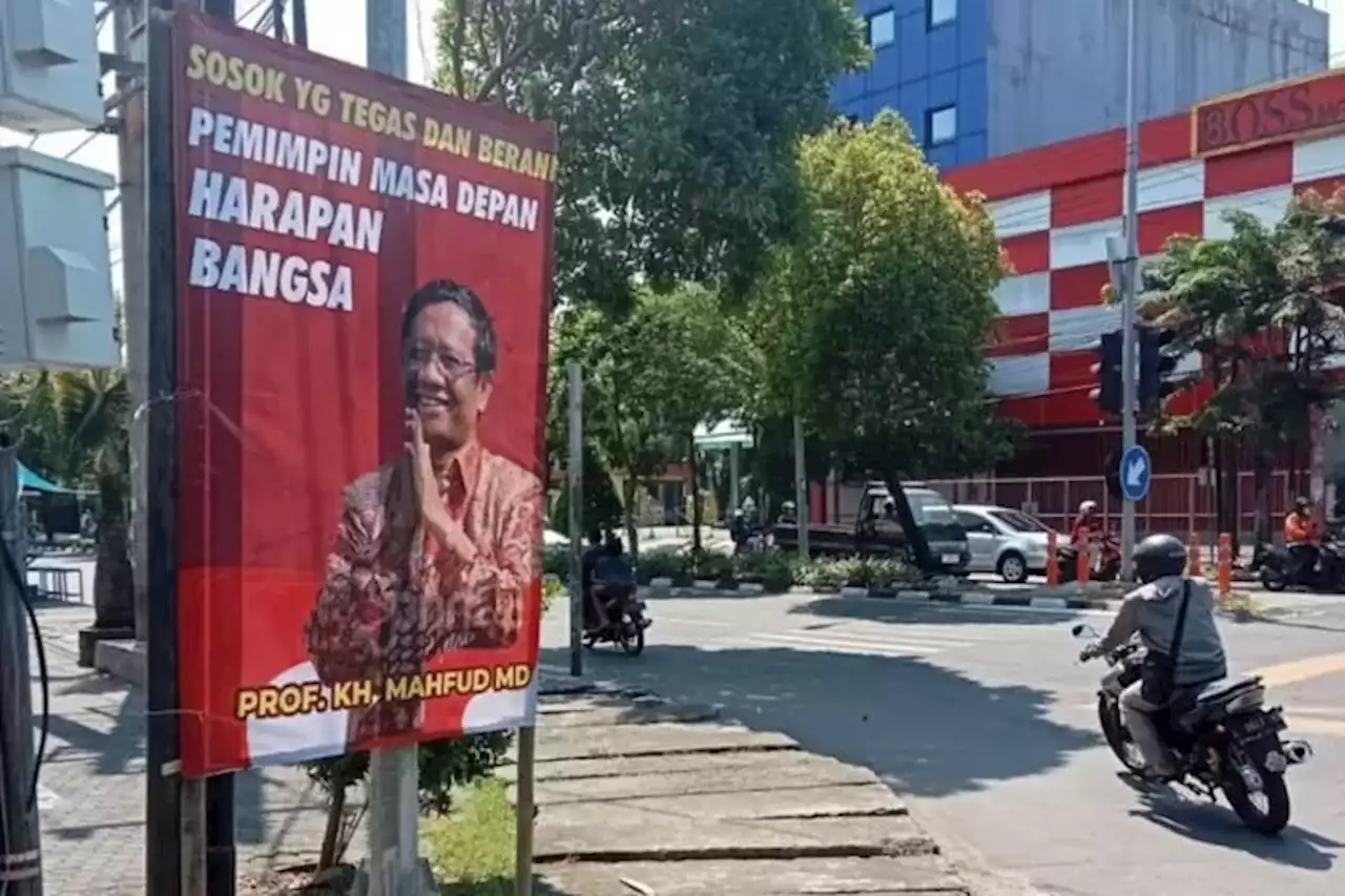 Baliho Wajah Mahfud MD Hingga Gibran Rakabuming Bermunculan di Surabaya, Begini Respons Warga - Jawa Pos