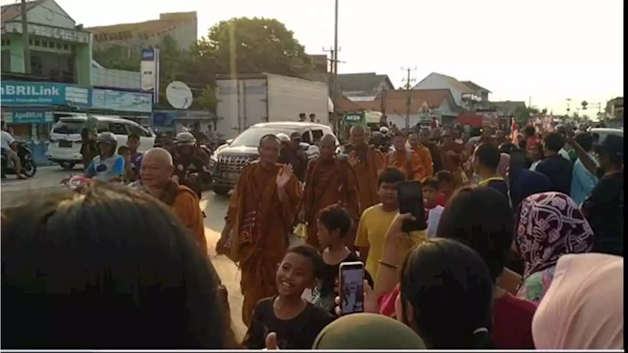 Terungkap, Ini Rahasia 32 Biksu Kuat Jalan Kaki dari Thailand ke Borobudur untuk Rayakan Waisak