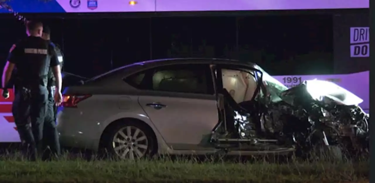 Teen in stolen vehicle leads police on chase, crashes into METRO bus in SW Houston