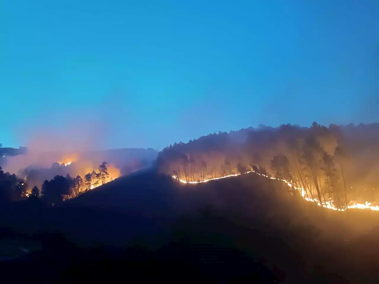 Incendio de nivel 1 en Las Hurdes: se ha dividido en varios focos y avanza sin control