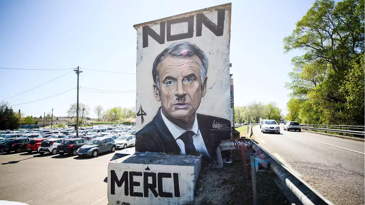 Des affiches de Macron grimé en Hitler à Avignon, une enquête ouverte