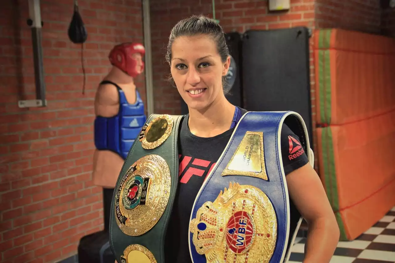 A Lille, la boxeuse Licia Boudersa, championne du monde dans sa catégorie pour la 4e fois !