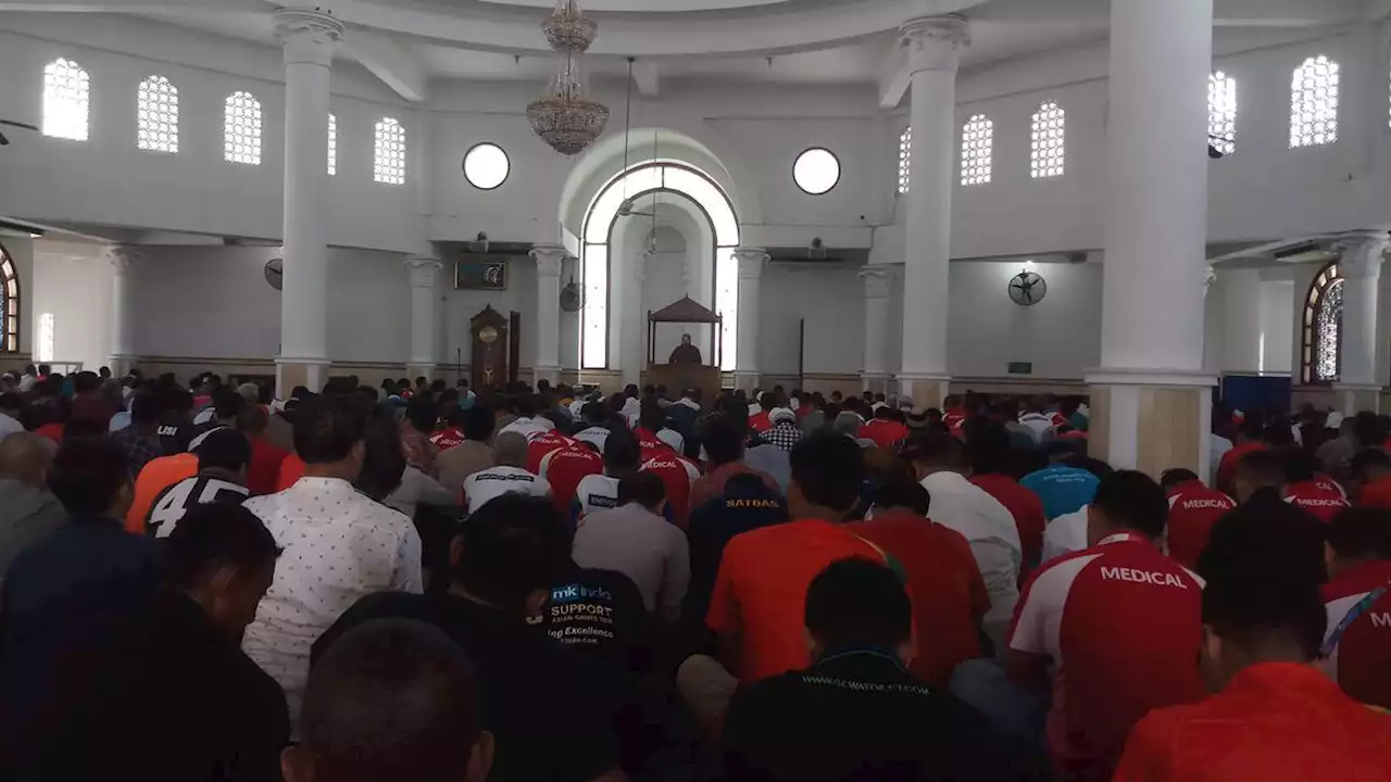 Naskah Khutbah Jumat Bahasa Jawa: Kautamaane Maos Sholawat ing Dinten Jumat