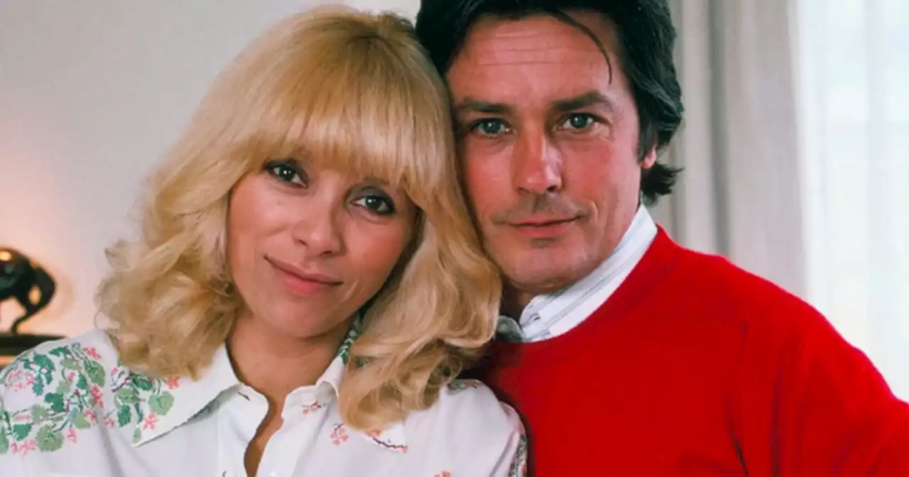 'Je voulais t'embrasser très fort' : une tendre lettre de Mireille Darc à Alain Delon dévoilée