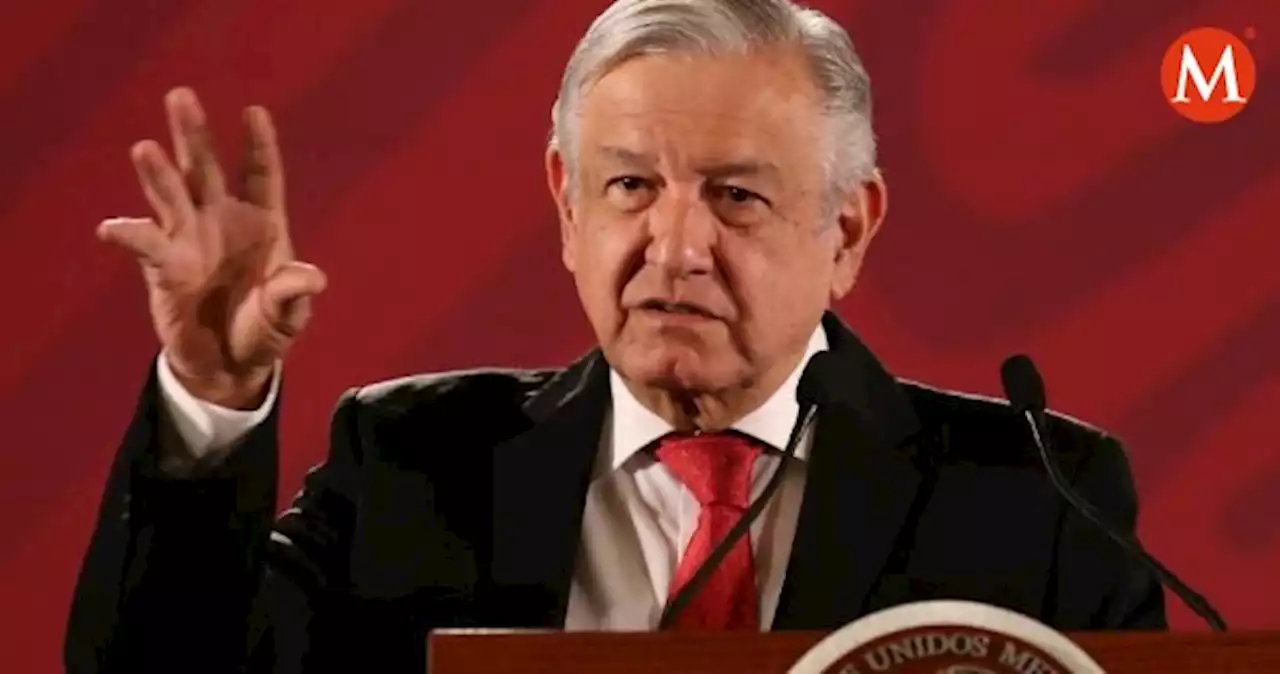 Pasajero hizo escándalo en el AICM representa a fachos: AMLO