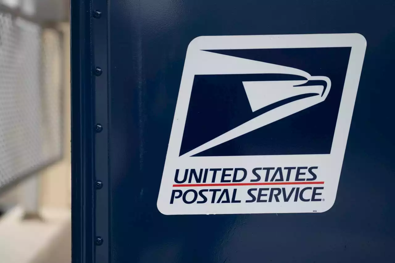 Postal supervisor used USPS credit cards to buy $65K in groceries, household items, cops say