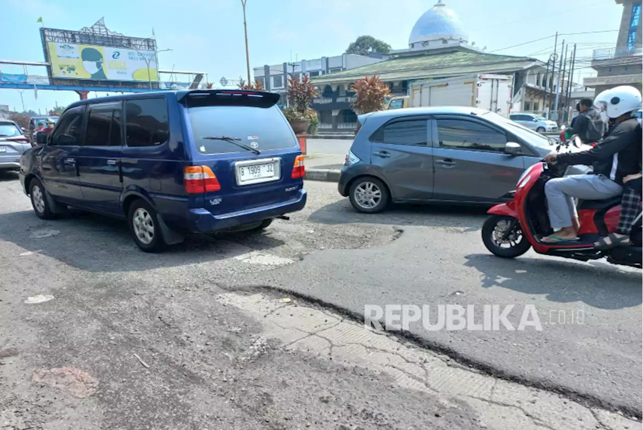 Cek Jalan Rusak, Ganjar Minta Jalur Alternatif Demak-Semarang Diperbaiki |Republika Online