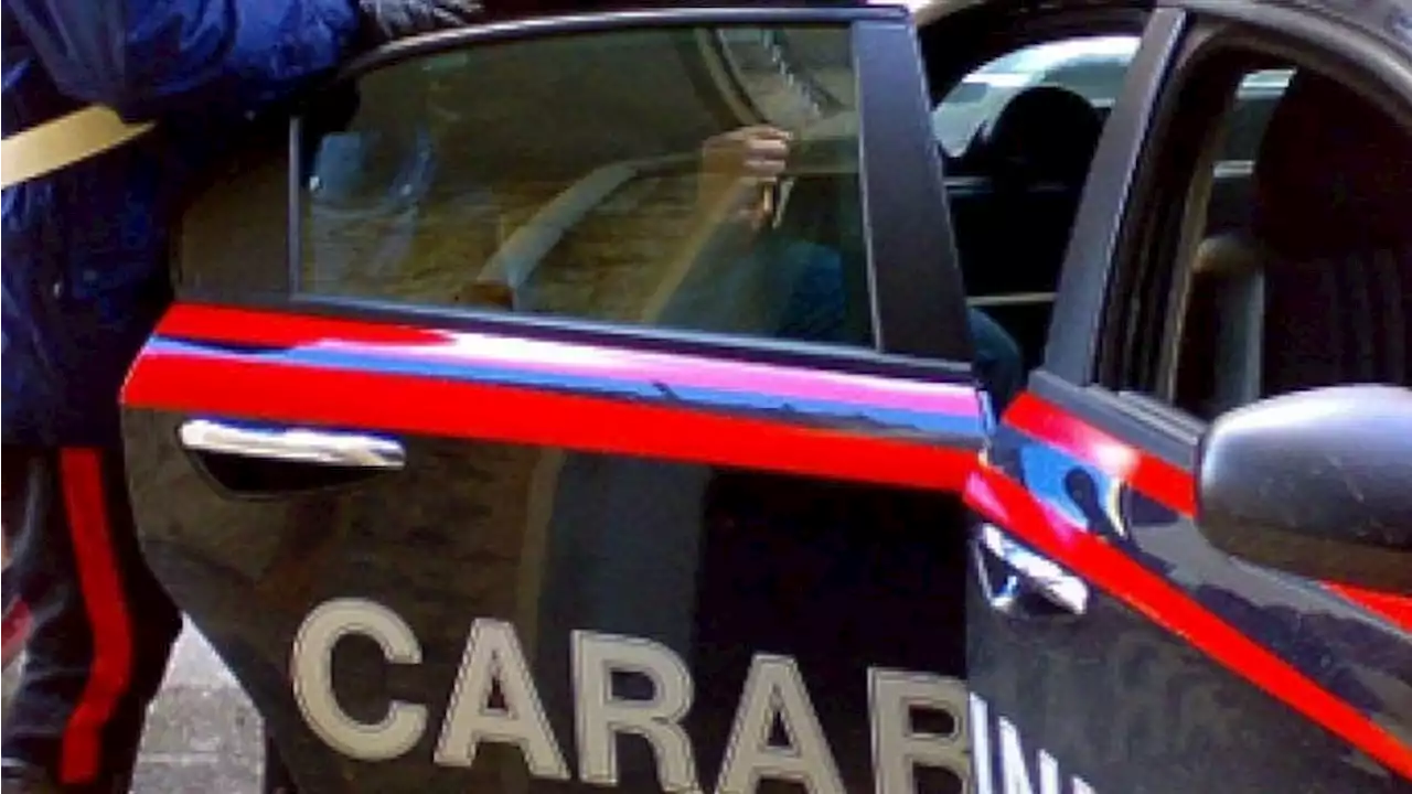 Giostraio rapina i clienti dei supermercati, incastrato dalla Fiat Panda