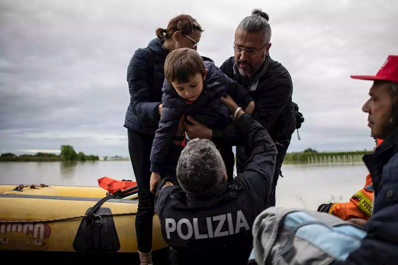 Inondations en Italie : au moins 9 morts, de nouveaux villages évacués