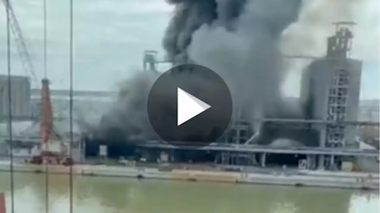 Incendio al porto di Ravenna