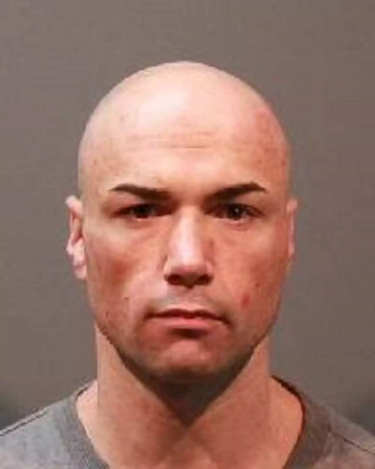 Man wanted on multiple warrants believed to travel between Victoria and Nanaimo