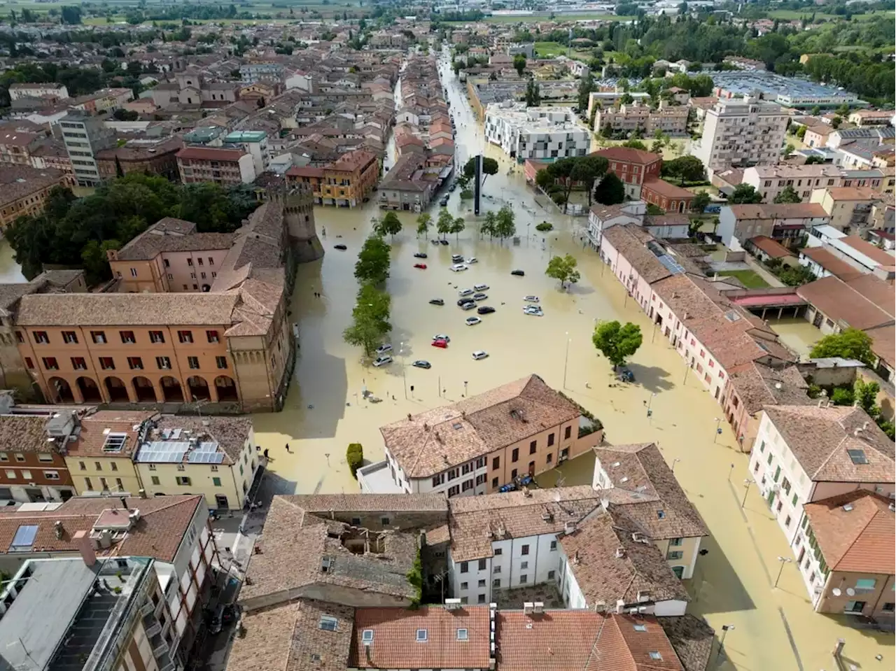 Italia: tras las fuertes lluvias, hay 42 ciudades inundadas, 13 muertos y varios desaparecidos