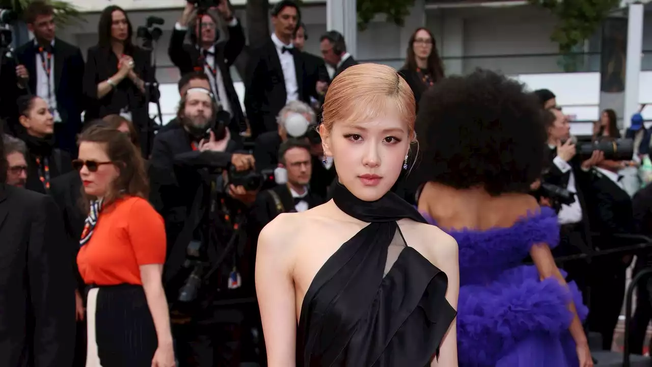 Rosé des Blackpink repousse les limites de la petite robe noire à Cannes