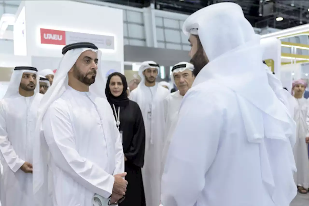 سيف بن زايد يزور معرض واجهة التعليم ومؤتمـر شباب الشـرق الأوسط في يومه الختامي